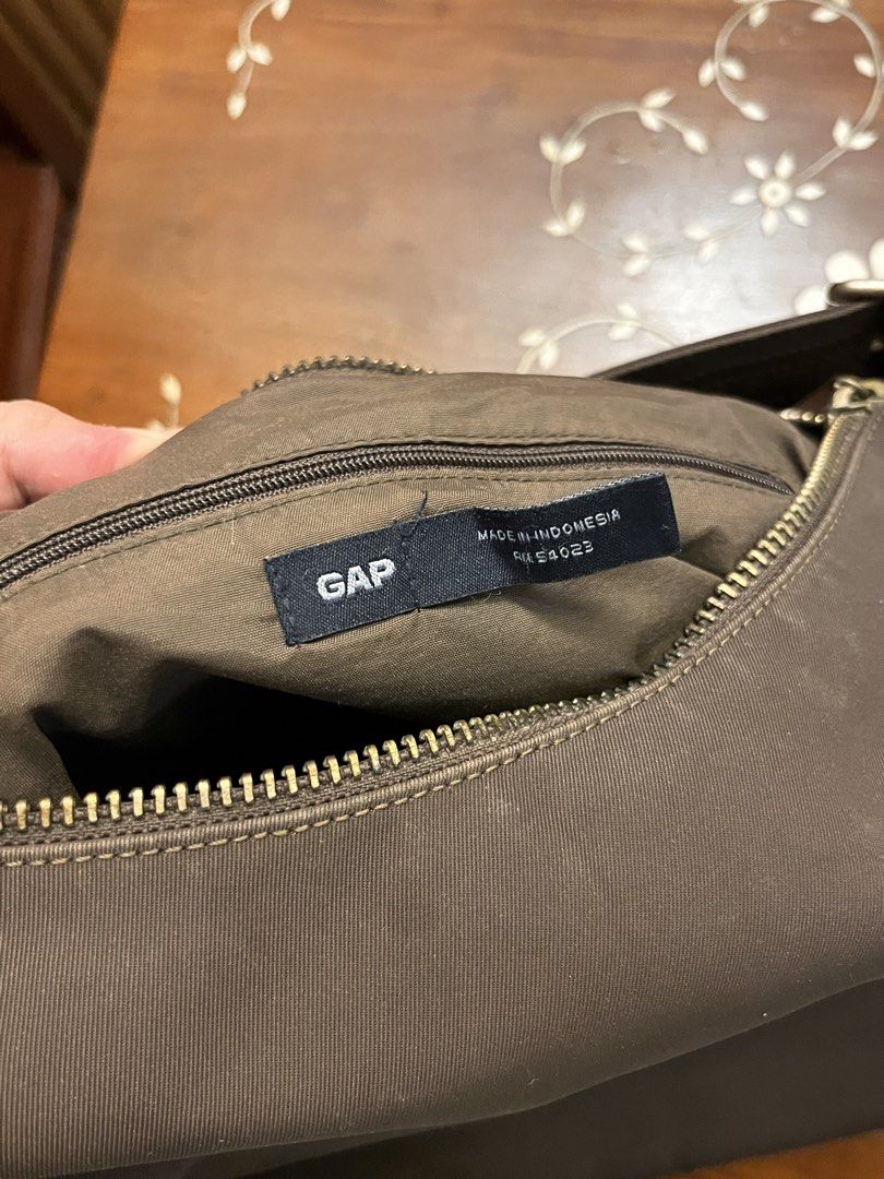 Gap Brown Hobo Nylon Bag (Category: Shoulder Bags) located in Manila. Submitted by lalalens._ (Listing ID 1465677259, Image 3). Description: fixed + SF !! stylish hobo nylon bag with adjustable strap and zipper enclosure. very spacious interior, great for everyday wear! just not my style (see last pic for try-on).