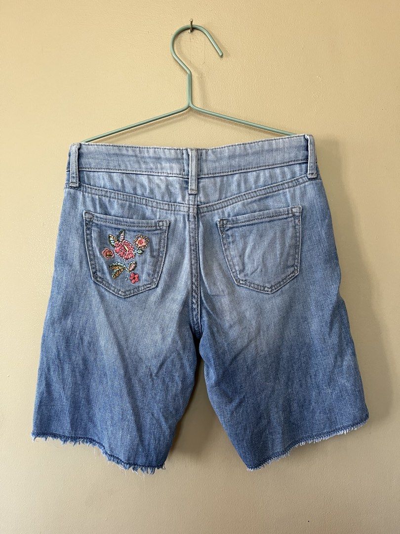Gap Denim Stretch Bermuda Shorts, 7Y (Category: Babies & Kids Fashion) located in Mangaldan. Submitted by thediscountdiva (Listing ID 1465610525, Image 2). Description: Preloved. Still in good condition. Guaranteed authentic. Bought at Gap store. RFS: Outgrown.