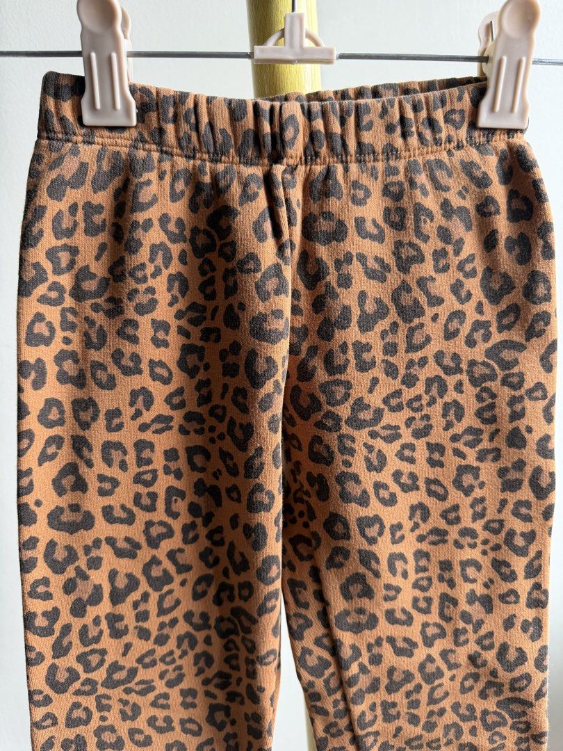 Gap Kids Leopard Print Sweatpants Size XS (Category: Babies & Kids Fashion) located in Quezon City. Submitted by warmrabbit_414908 (Listing ID 1465595622, Image 3). Description: - Brand/Item: Gap Kids Leopard Print Sweatpants - Color: Brown and black - Size: XS (tag attached) - Comfort: Elastic waistband & soft fleece lining inside - Condition: Good with minor wear on the fabric - Ideal for everyday casual wear.