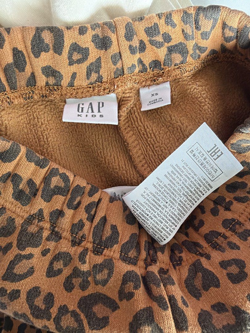 Gap Kids Leopard Print Sweatpants Size XS (Category: Babies & Kids Fashion) located in Quezon City. Submitted by warmrabbit_414908 (Listing ID 1465595622, Image 1). Description: - Brand/Item: Gap Kids Leopard Print Sweatpants - Color: Brown and black - Size: XS (tag attached) - Comfort: Elastic waistband & soft fleece lining inside - Condition: Good with minor wear on the fabric - Ideal for everyday casual wear.