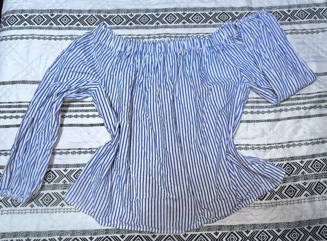 Gap Ladies Top, Medium (Category: Blouses) located in Naga. Submitted by princessta62477 (Listing ID 1465691370, Image 1). Description: .