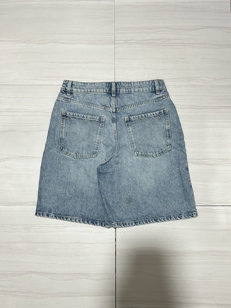 Garage Denim Jorts (Category: Shorts) located in Manila. Submitted by blessed.drei (Listing ID 1465712365, Image 1). Description: As New Condition Waist : 32 Length : 21 ₱350 + Shipping 📍 Deca Homes, Manila.