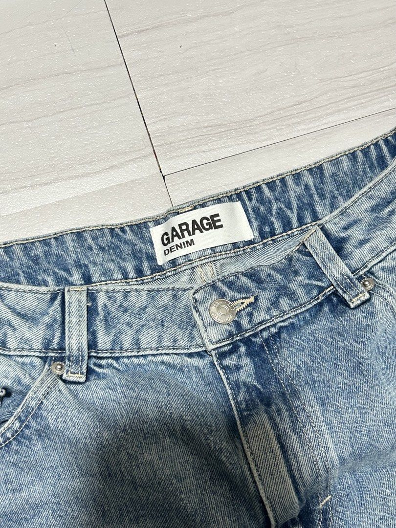 Garage Denim Jorts (Category: Shorts) located in Manila. Submitted by blessed.drei (Listing ID 1465712365, Image 3). Description: As New Condition Waist : 32 Length : 21 ₱350 + Shipping 📍 Deca Homes, Manila.
