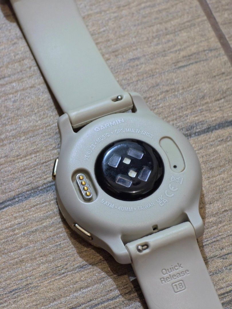 Garmin Venu 2s (Category: Wearables & Smart Watches) located in Quezon City. Submitted by no-trades-bawal-barat-reseller (Listing ID 1465636153, Image 2). Description: 📦 FOR SALE: Garmin Venu 2S (40mm) – Light Gold / White ₱10,499 | Slightly Negotiable selling my Garmin Venu 2S in excellent condition. Minimal signs of use, screen is clean with no scratches, band is in great shape. Specs: - 40mm AMOLED display - GPS / Multi-GNSS - Music storage (