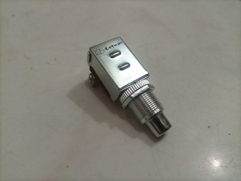 Getway Momentary Push Button Switch Heavy Duty Door Light Switch (Category: Construction & Building Materials) located in Quezon City. Submitted by susmaryosep1 (Listing ID 1465655175, Image 1). Description: - Brand: Getway - Type: Heavy-duty metal push button switch - Condition: Unused spare part, stored properly (no original packaging) - Features: Screw terminals at the back, threaded metal barrel with fastening nut for secure panel mounting - 