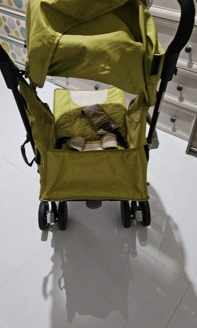 Giant Carrier (Category: Strollers) located in Las Pinas. Submitted by happyfindstuff4u (Listing ID 1465717032, Image 2). Description: PTPA BENTAHAN NG GAMIT B/N OLD SELLER BRAND: Giant Carrier Stroller FEATURE: Adjustable footrest Adjustable backrest Three point seat harness Removable handle is lost Adjustable hood cover FOR BABY TO TODDLER LOC: LAS PINAS MOP and Courier GCASH or Pay upon pick up thru Lalamove/Grab book by the buyer. For nearby 