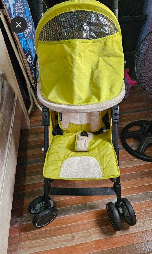 Giant Carrier (Category: Strollers) located in Las Pinas. Submitted by happyfindstuff4u (Listing ID 1465717032, Image 3). Description: PTPA BENTAHAN NG GAMIT B/N OLD SELLER BRAND: Giant Carrier Stroller FEATURE: Adjustable footrest Adjustable backrest Three point seat harness Removable handle is lost Adjustable hood cover FOR BABY TO TODDLER LOC: LAS PINAS MOP and Courier GCASH or Pay upon pick up thru Lalamove/Grab book by the buyer. For nearby 