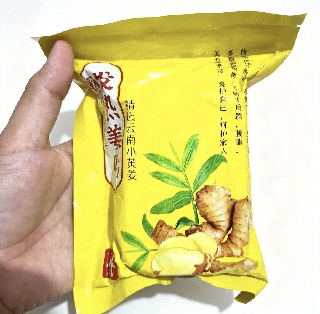 Ginger Heating Patch Herbal Pain Relief 100pcs (Category: Body Care) located in Quezon City. Submitted by ana-chan (Listing ID 1465677479, Image 1). Description: - Herbal heating patches infused with ginger, mugwort, and tea tree oil - Provides 8 to 12 hours of continuous warmth - Ideal for relieving tension in shoulders, lower back, and joints - Easy-to-follow usage instructions and safety warnings on the box - Condition: Brand new, unused, and 
