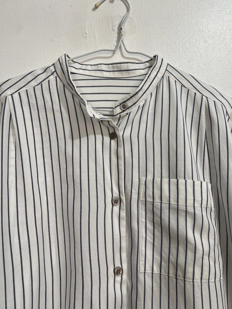 Global Work long blouse with slit (Category: Others Tops) located in Las Pinas. Submitted by gaeley (Listing ID 1465608713, Image 2). Description: super pretty L on tag b: 22" armpit to armpit l. 31", 33".