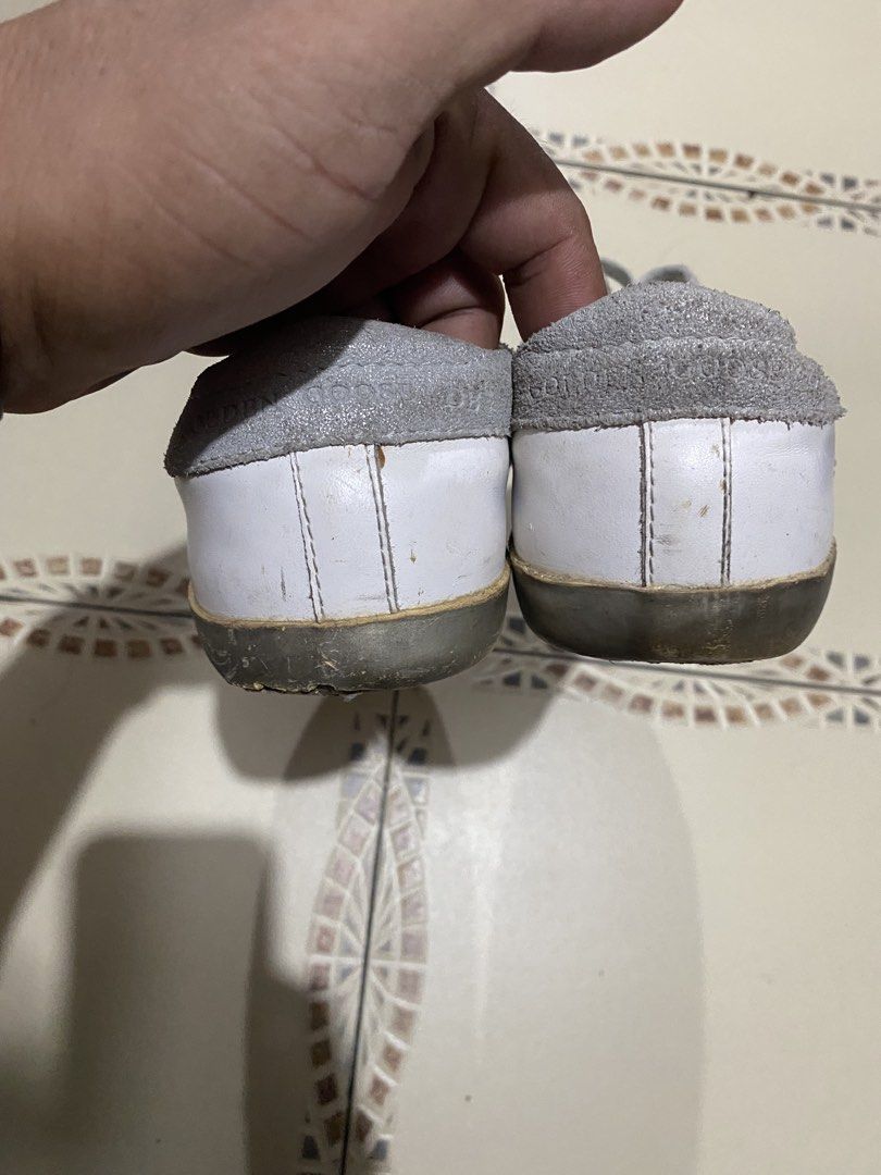 Golden Goose shoes (Category: Sneakers) located in Cebu City. Submitted by hustler_69 (Listing ID 1465671801, Image 3). Description: GGDB shoes(unisex) Size 39 Very good condition Details are all posted.