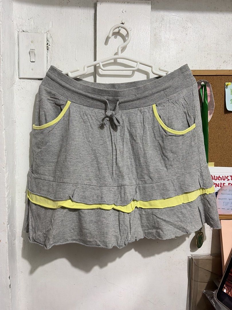 Gray Skirt (Category: Skirts) located in Quezon City. Submitted by berrystrawng (Listing ID 1465680029, Image 1). Description: .