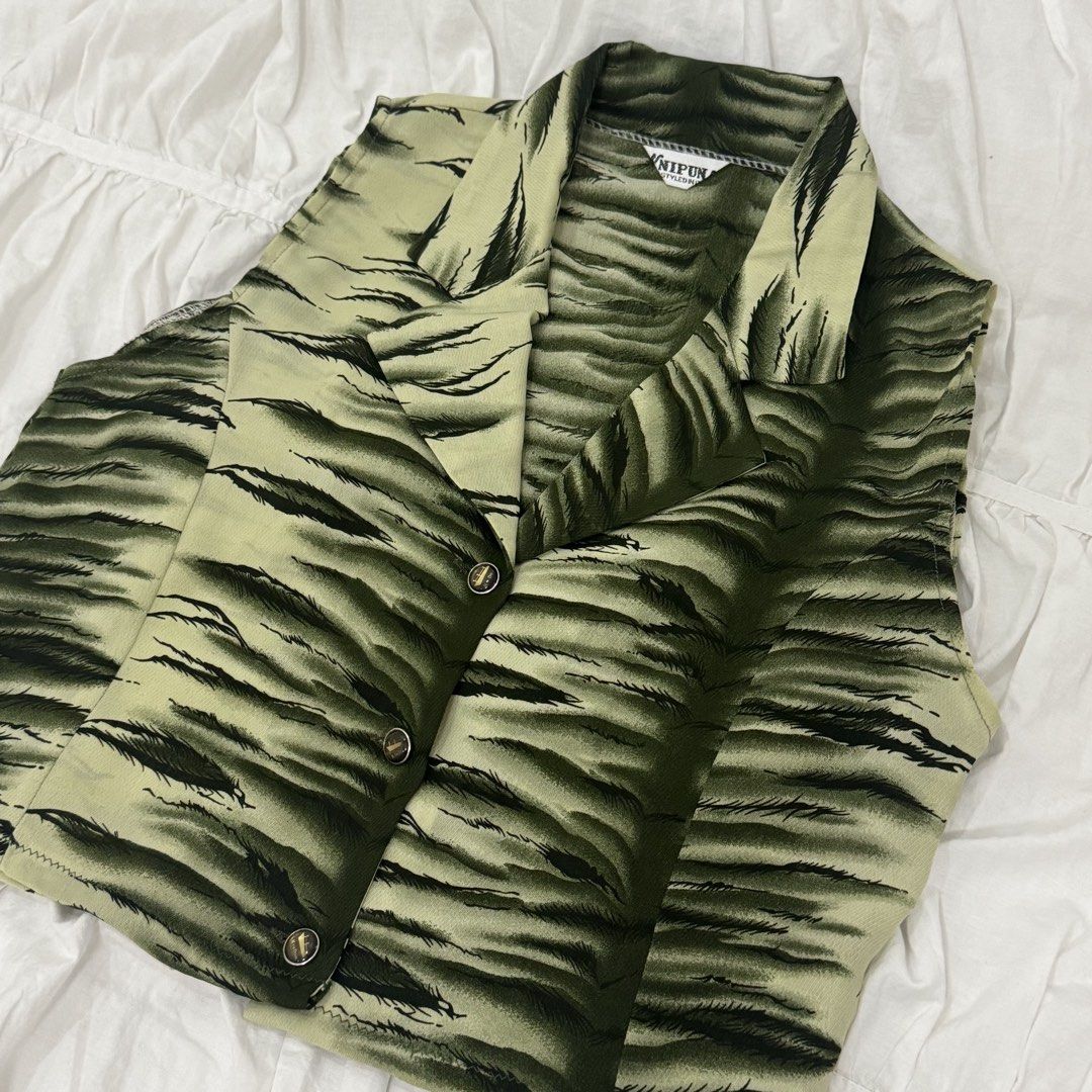 Green Tiger Vest Top (Category: Sleeveless) located in Quezon City. Submitted by va_v2 (Listing ID 1465624822, Image 1). Description: .
