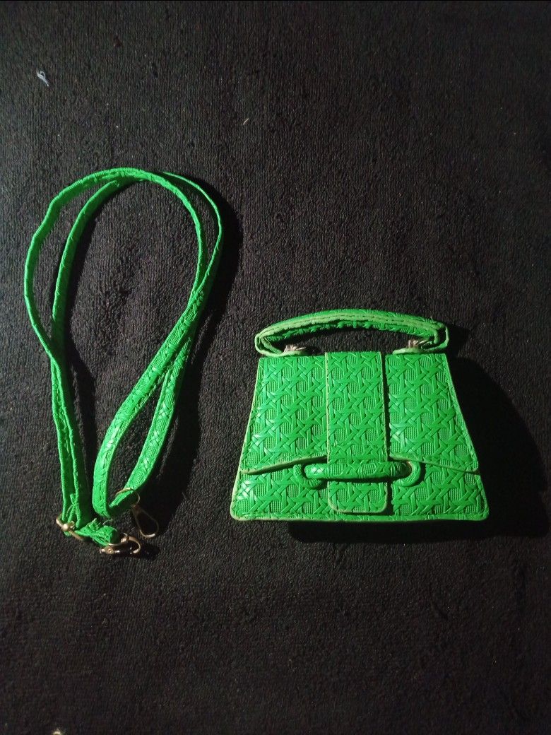 Green woven structured mini handbag with strap (Category: Shoulder Bags) located in Rizal. Submitted by hawt_sawl (Listing ID 1465688105, Image 1). Description: Bright green structured mini handbag with a chic woven texture. Features a top handle, clasp closure, and an adjustable long strap with gold hardware. Perfect pop of color for any outfit! PM for details..