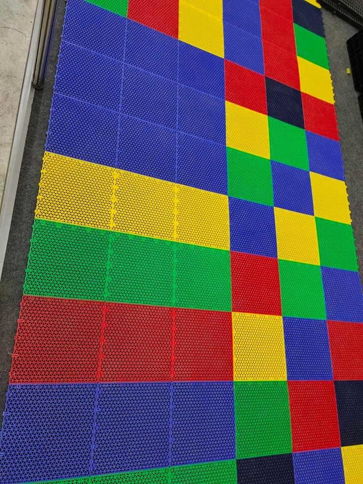 Grid Tiles (Category: Table Linen & Textiles) located in Manila. Submitted by ryegoodguy (Listing ID 1465630955, Image 2). Description: Grid Tiles / Auto Detailing Matting / Carwash Matting / Anti-Slip Flooring 24.5cm x 24.5cm x 1.1cm ₱45 per pc No Minimum Quantity Available Colors: Red Blue Green Yellow Black Gray 📍Sampaloc, Manila .