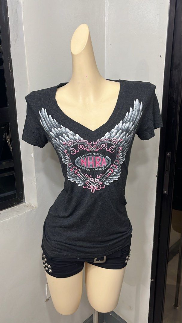 Grunge wings and heart graphic tee (Category: Shirts) located in Caloocan City. Submitted by onlyfromthepast (Listing ID 1465746095, Image 1). Description: 9/10 condition Medium ✅My bio before purchasing tia💕 ✅ All items are fresh from bales, Pls expect dirt,dust or stains.