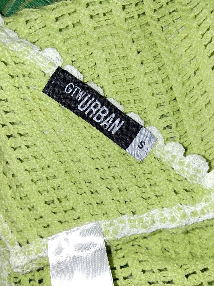 GTW Urban Crochet Daisy Halter Top (Category: Sleeveless) located in Quezon City. Submitted by ririyumi007 (Listing ID 1465742444, Image 3). Description: Says Small on the tag but can be worn up to xl 📍Quezon City - Shipping fee is shouldered by the buyer - Pm for more details.