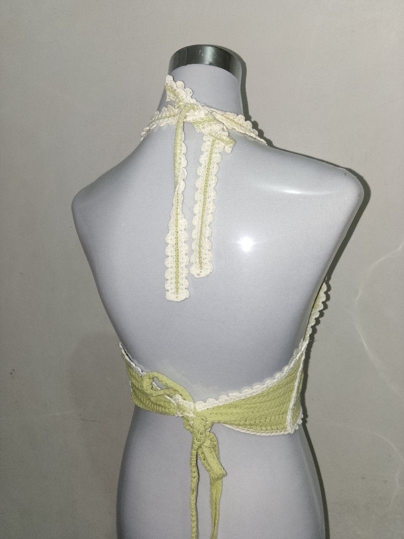 GTW Urban Crochet Daisy Halter Top (Category: Sleeveless) located in Quezon City. Submitted by ririyumi007 (Listing ID 1465742444, Image 2). Description: Says Small on the tag but can be worn up to xl 📍Quezon City - Shipping fee is shouldered by the buyer - Pm for more details.