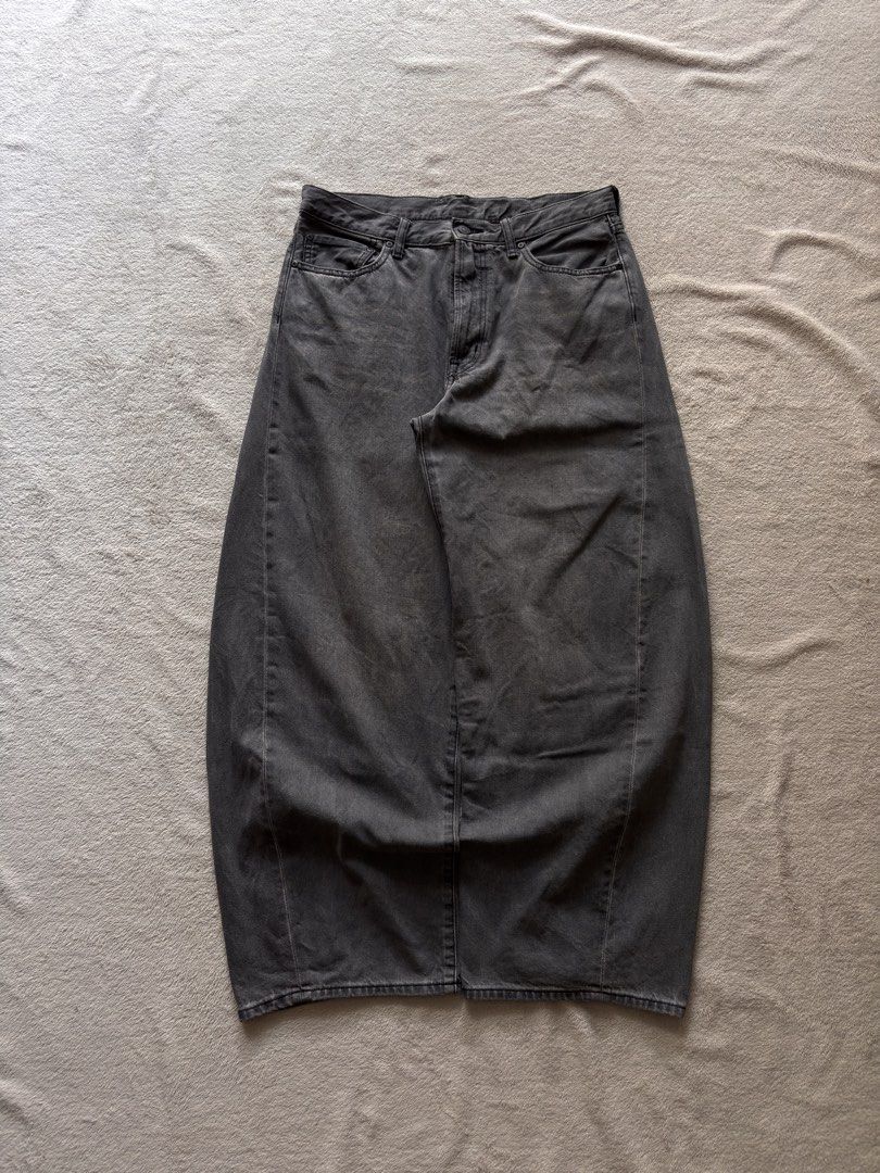 GU BARREL PANTS (Category: Jeans) located in Guagua. Submitted by mid_thrift (Listing ID 1465741953, Image 1). Description: W-34 L-39 H-10 No issue good condi.