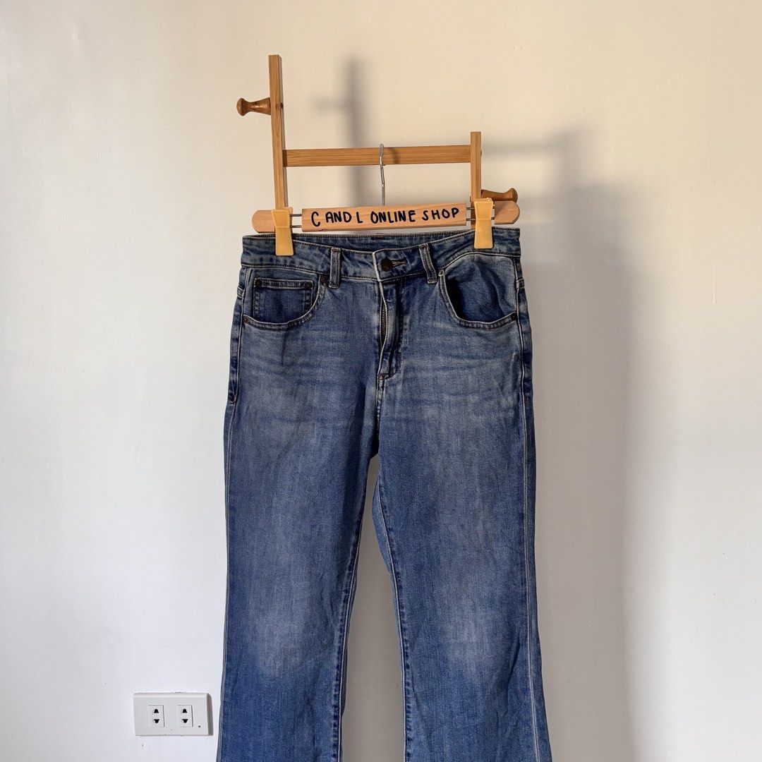 GU by UNIQL0 mid rise flared jeans (Category: Jeans) located in Guiguinto. Submitted by candlonlineshop (Listing ID 1465734027, Image 3). Description: ✨FIRST TO PAY BASIS✨ GU by UNIQL0 mid rise flared jeans Size on tag: large Condition: 9/10 Waist: 26.5” Length: 40” Flaw/s: small tattered ₱300 + sf 📍Bulacan 🚚Sh0pee check out (SPX) | J&T express •Items may have minor unnoticed flaws — please manage your expectations as you are dealing with thrif