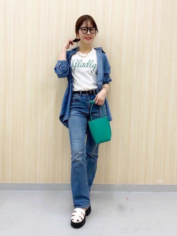 GU by UNIQL0 mid rise flared jeans (Category: Jeans) located in Guiguinto. Submitted by candlonlineshop (Listing ID 1465734027, Image 1). Description: ✨FIRST TO PAY BASIS✨ GU by UNIQL0 mid rise flared jeans Size on tag: large Condition: 9/10 Waist: 26.5” Length: 40” Flaw/s: small tattered ₱300 + sf 📍Bulacan 🚚Sh0pee check out (SPX) | J&T express •Items may have minor unnoticed flaws — please manage your expectations as you are dealing with thrif