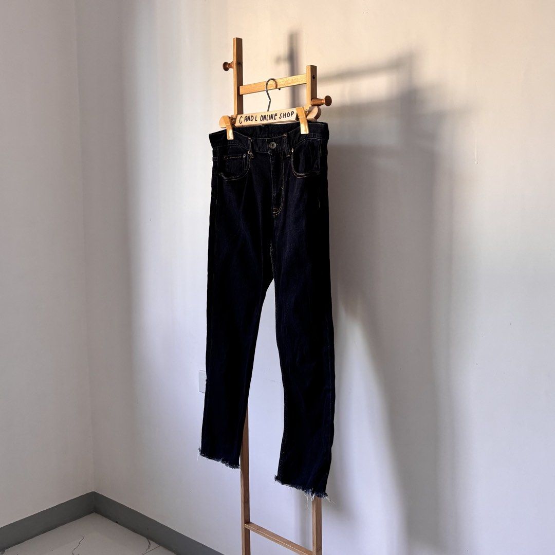 GU by UNIQL0 raw hem slim jeans (Category: Jeans) located in Guiguinto. Submitted by candlonlineshop (Listing ID 1465735284, Image 3). Description: ✨FIRST TO PAY BASIS✨ GU by UNIQL0 raw hem slim jeans for men Size on tag: large Condition: 9.5/10 Waist: 33” Length: 35” Flaw/s: none ₱300 + sf 📍Bulacan 🚚Sh0pee check out (SPX) | J&T express •Items may have minor unnoticed flaws — please manage your expectations as you are dealing with thrifted item