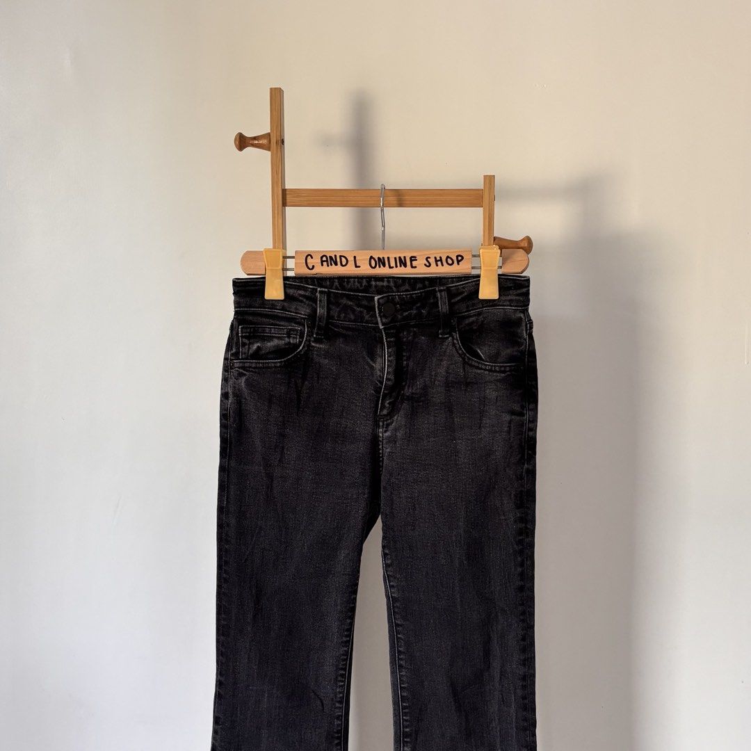 GU by UNIQL0 slim flared jeans (Category: Jeans) located in Guiguinto. Submitted by candlonlineshop (Listing ID 1465733340, Image 3). Description: ✨FIRST TO PAY BASIS✨ GU by UNIQL0 slim flared jeans Size on tag: large Condition: 9.5/10 Waist: 28.5” Length: 38” Flaw/s: none ₱350+ sf 📍Bulacan 🚚Sh0pee check out (SPX) | J&T express •Items may have minor unnoticed flaws — please manage your expectations as you are dealing with thrifted items. •Color