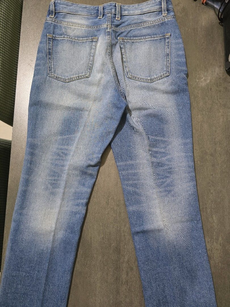GU Light Wash Denim Jeans (Category: Jeans) located in Tanjay. Submitted by banannabeth (Listing ID 1465702339, Image 3). Description: Length - 36.5in Waist - 27-28in 🚚 MOP: GCash or Gotyme Courier: J&T.