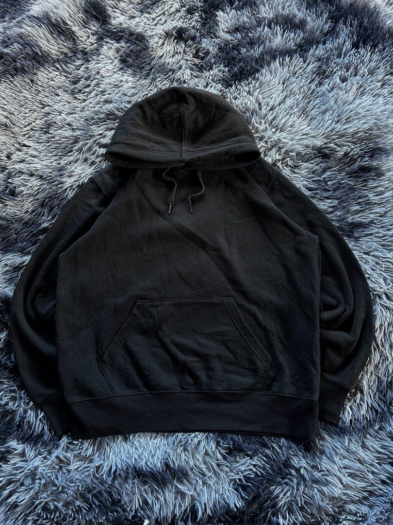 GU Pullover Jacket (Category: Coats, Jackets and Outerwear) located in Baao. Submitted by prettysixtythrift_17 (Listing ID 1465608786, Image 1). Description: ▪️Size: L on tag ▪️Length: 23 ▪️Width: 26.5 ▪️Color Rate: 10/10 ▪️Condition: Excellent ▪️Issue: None.