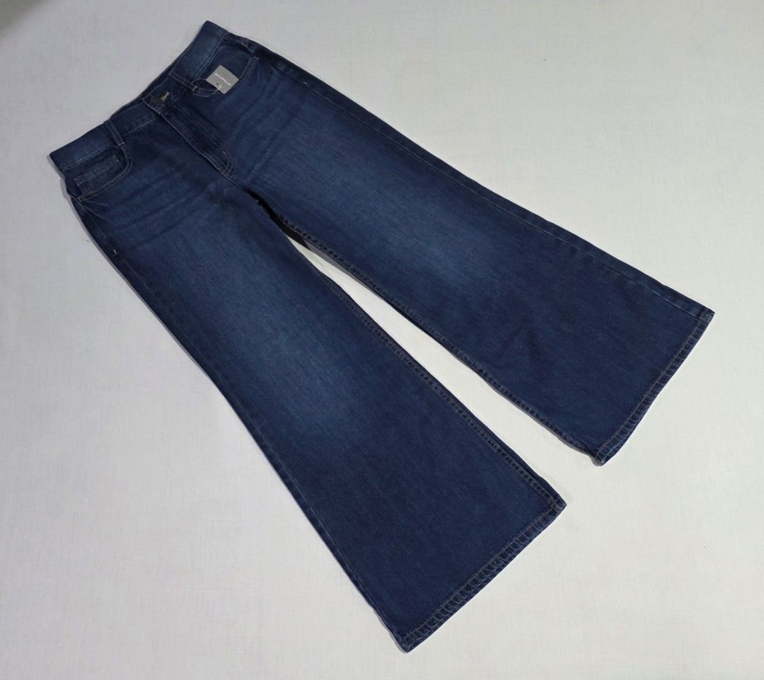 GU Relaxed Wide Flare Jeans (Category: Jeans) located in Baguio. Submitted by grumpygranny (Listing ID 1465674714, Image 2). Description: this is teens bottoms but will fit an adult small size (27 to 28" waist) measurements laid flat: waist - 14.5" rise - 13" waist to hem length - 38.4" - firm on price ➡️ decluttering and not selling for profit ➡️ please check my profile, only those who understand are welcome to purchase..