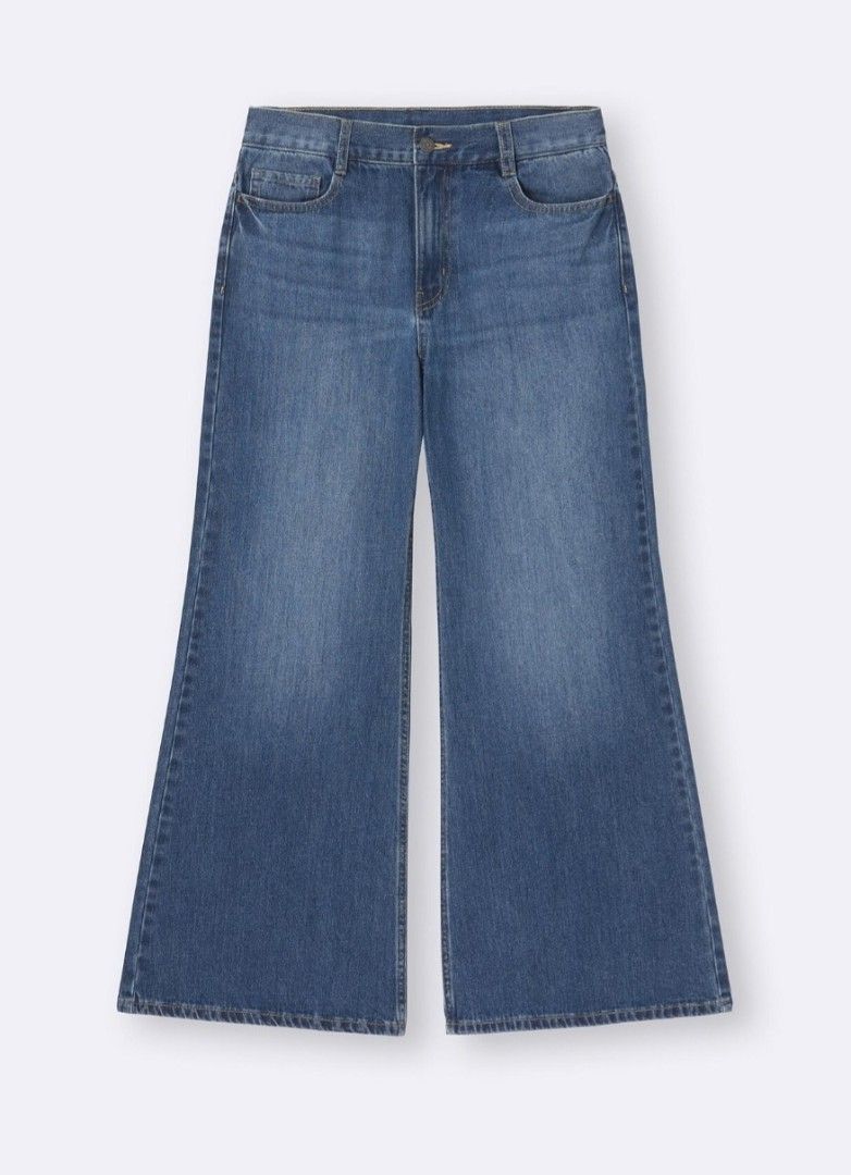 GU Relaxed Wide Flare Jeans (Category: Jeans) located in Baguio. Submitted by grumpygranny (Listing ID 1465674714, Image 1). Description: this is teens bottoms but will fit an adult small size (27 to 28" waist) measurements laid flat: waist - 14.5" rise - 13" waist to hem length - 38.4" - firm on price ➡️ decluttering and not selling for profit ➡️ please check my profile, only those who understand are welcome to purchase..