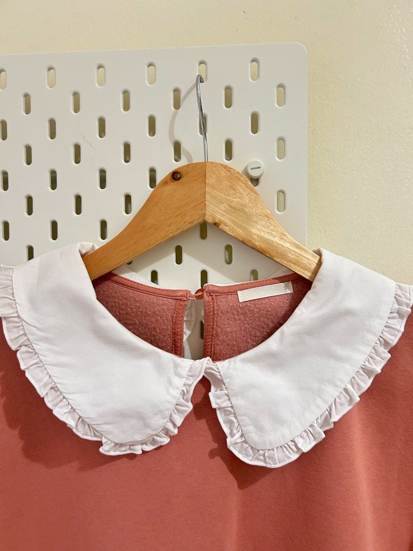 GU Sweatshirt Pullover (Category: Shirts) located in Manila. Submitted by maison_marie (Listing ID 1465641915, Image 3). Description: Bought in Japan. Small on tag. Long-sleeve crewneck in a dusty rose shade featuring a contrasting white ruffled Peter Pan collar. The inside has a soft brushed finish for a cozy feel. Washed and ready to wear. Location: Malate, Manila Available for pick-up or same-day delivery. For same-day delivery, buyers are res