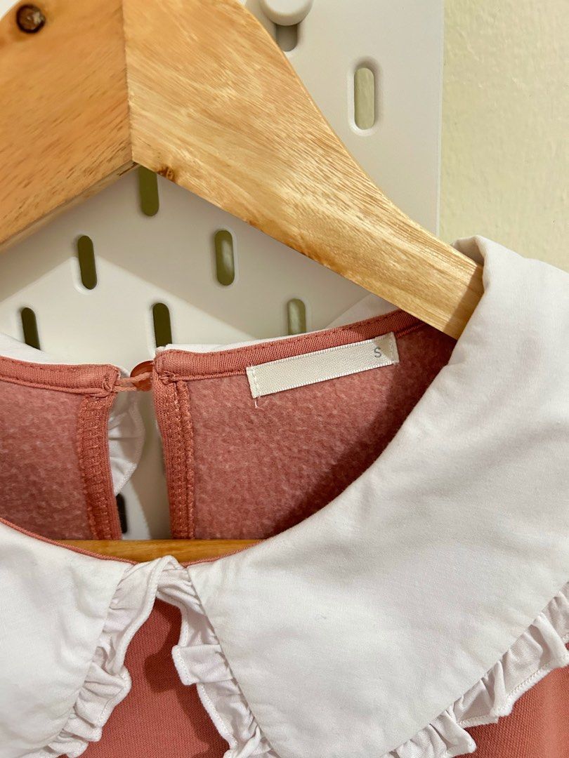 GU Sweatshirt Pullover (Category: Shirts) located in Manila. Submitted by maison_marie (Listing ID 1465641915, Image 2). Description: Bought in Japan. Small on tag. Long-sleeve crewneck in a dusty rose shade featuring a contrasting white ruffled Peter Pan collar. The inside has a soft brushed finish for a cozy feel. Washed and ready to wear. Location: Malate, Manila Available for pick-up or same-day delivery. For same-day delivery, buyers are res