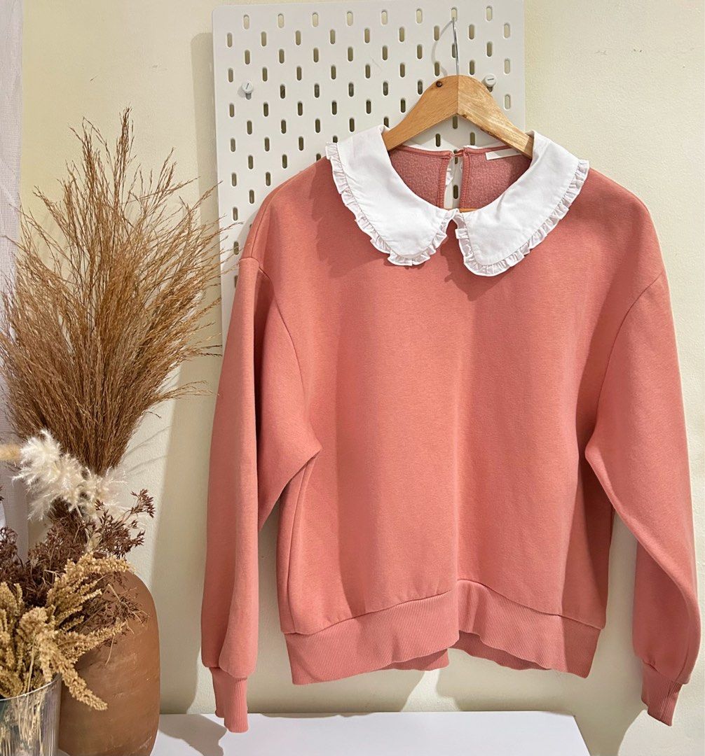 GU Sweatshirt Pullover (Category: Shirts) located in Manila. Submitted by maison_marie (Listing ID 1465641915, Image 1). Description: Bought in Japan. Small on tag. Long-sleeve crewneck in a dusty rose shade featuring a contrasting white ruffled Peter Pan collar. The inside has a soft brushed finish for a cozy feel. Washed and ready to wear. Location: Malate, Manila Available for pick-up or same-day delivery. For same-day delivery, buyers are res