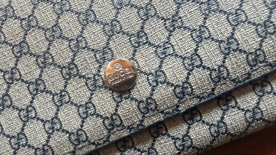 Gucci long wallet (Category: Luxury Bags & Wallets) located in San Pascual. Submitted by s3resale (Listing ID 1465589637, Image 2). Description: See photos last photo slight signs of usage. J&t Payment First Gcash/gotym No long reservation. Fixed pric.