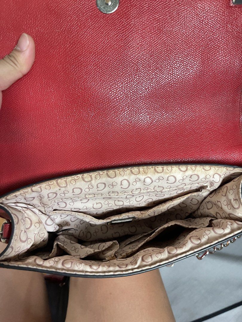 Guess Red Crossbody Shoulder Bag (Category: Cross-body Bags) located in Manila. Submitted by imnot.j4e (Listing ID 1465621495, Image 3). Description: 💕FS PRELOVED GUESS ✅ AUTHENTIC ⚠️ NO ISSUE 📩PM IF INTERESTED.