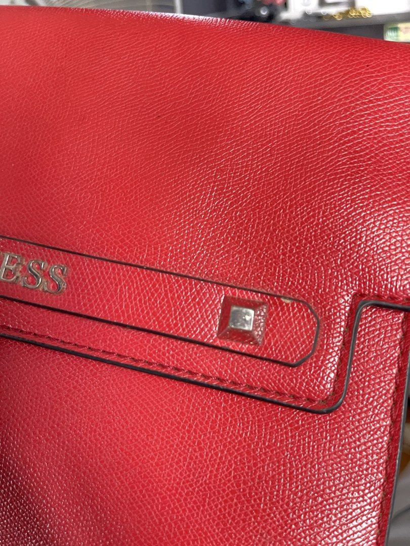 Guess Red Crossbody Shoulder Bag (Category: Cross-body Bags) located in Manila. Submitted by imnot.j4e (Listing ID 1465621495, Image 2). Description: 💕FS PRELOVED GUESS ✅ AUTHENTIC ⚠️ NO ISSUE 📩PM IF INTERESTED.