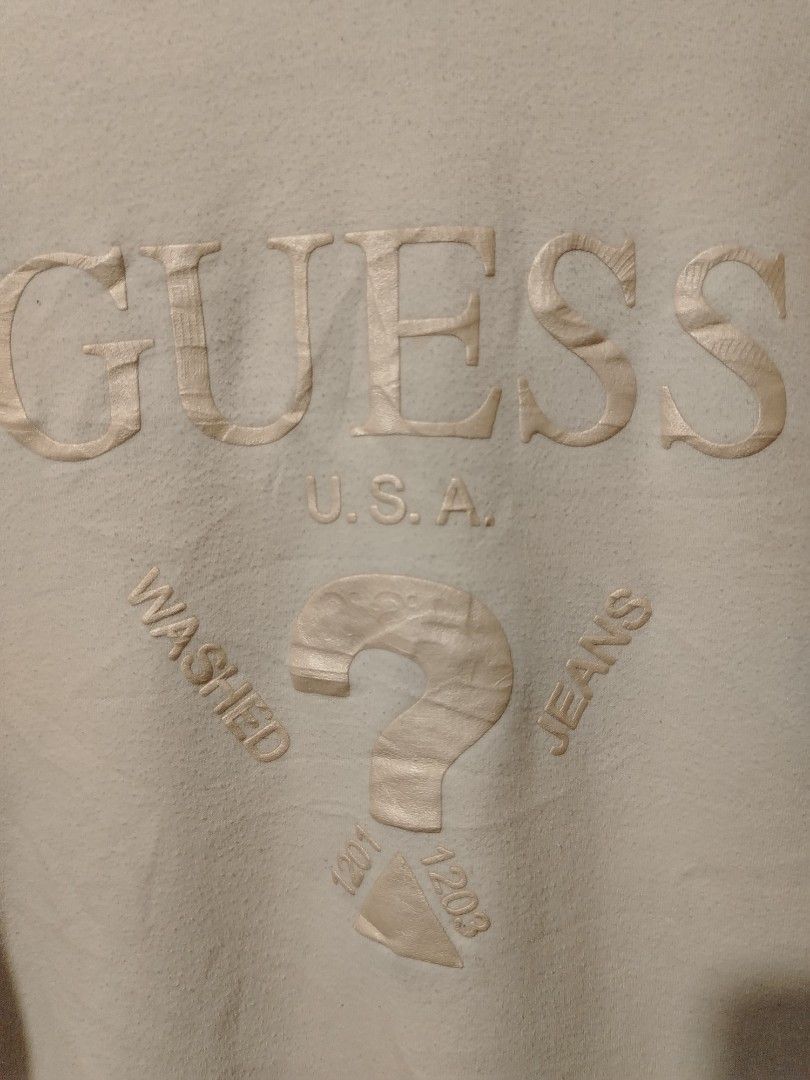 Guess Sweater (Category: Coats, Jackets and Outerwear) located in Candijay. Submitted by 6312_streetwear (Listing ID 1465617465, Image 2). Description: 21x26.
