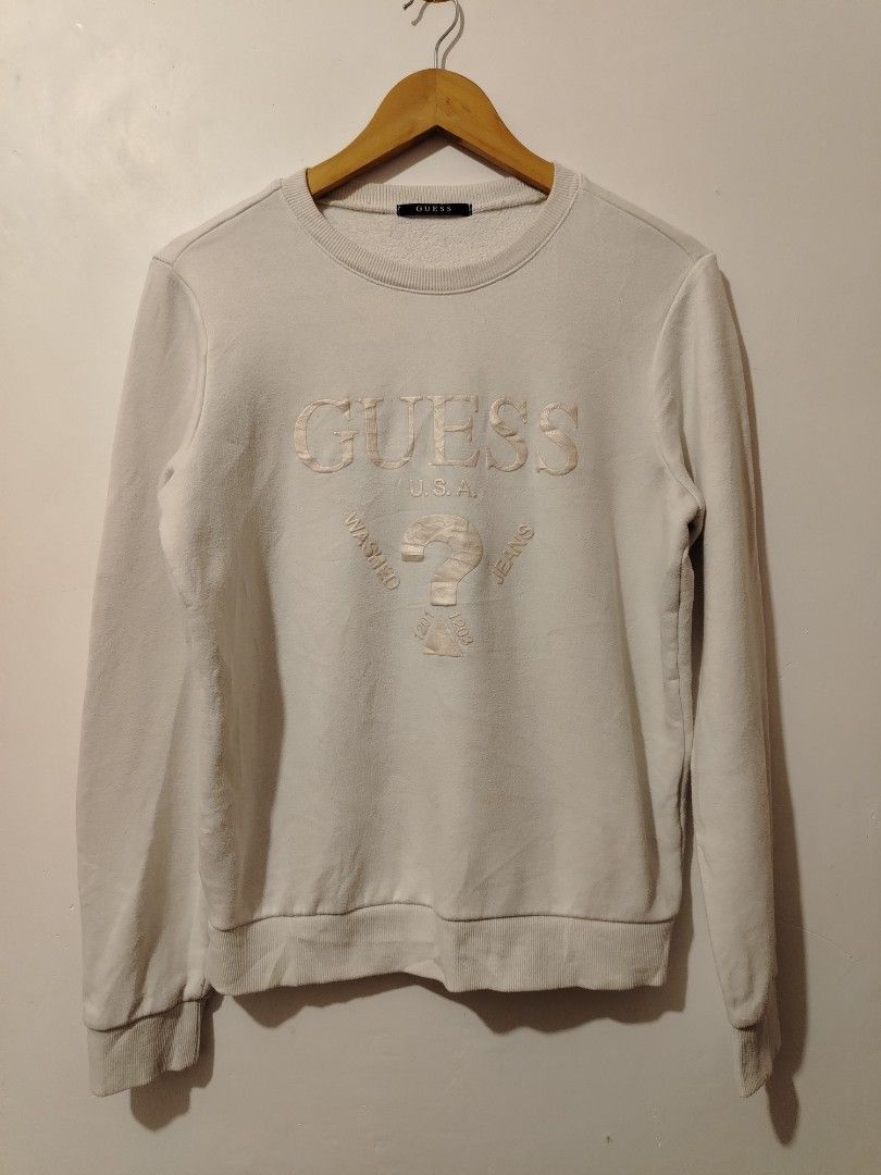 Guess Sweater (Category: Coats, Jackets and Outerwear) located in Candijay. Submitted by 6312_streetwear (Listing ID 1465617465, Image 1). Description: 21x26.