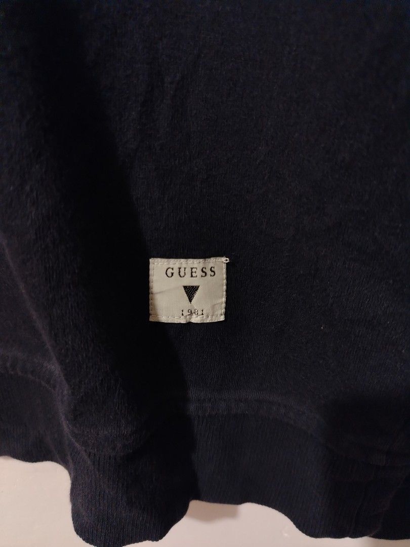 Guess Sweater (Category: Coats, Jackets and Outerwear) located in Candijay. Submitted by 6312_streetwear (Listing ID 1465619471, Image 2). Description: 22x28.