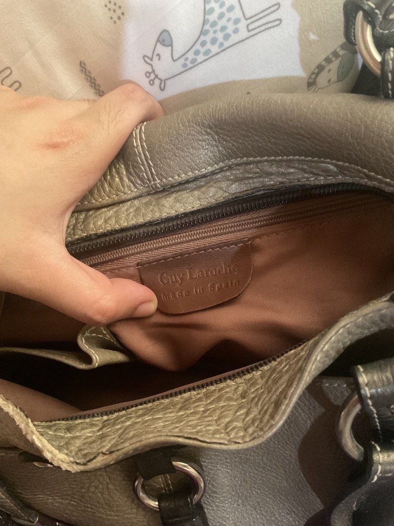 Guy Laroche Bag (Category: Shoulder Bags) located in Iloilo. Submitted by chelseyywz (Listing ID 1465655972, Image 3). Description: Guy Laroche Vintage Bag, pm for closer deets.