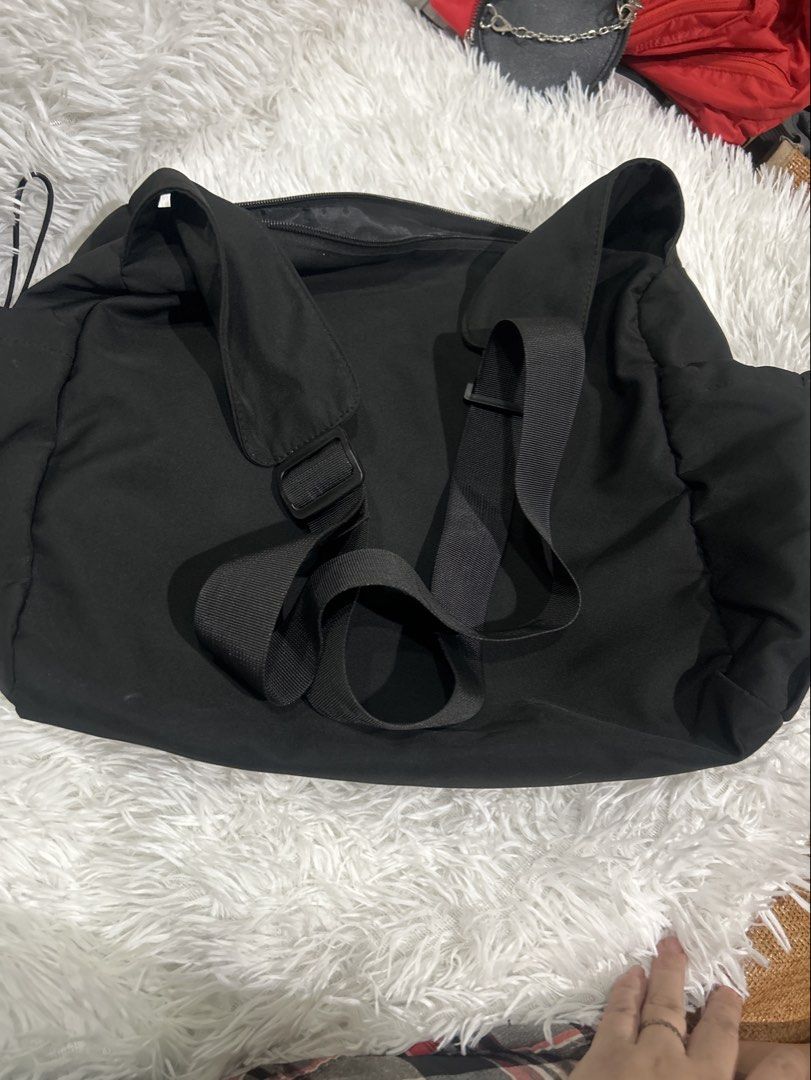 Gym or Travel Bag (Category: Cross-body Bags) located in Pasig City. Submitted by minminreyn (Listing ID 1465600139, Image 3). Description: Like new condition no butas no tastas no sira Nag rust lang ung mga hardware What you see is what you get Unbranded Cavite or Qc.