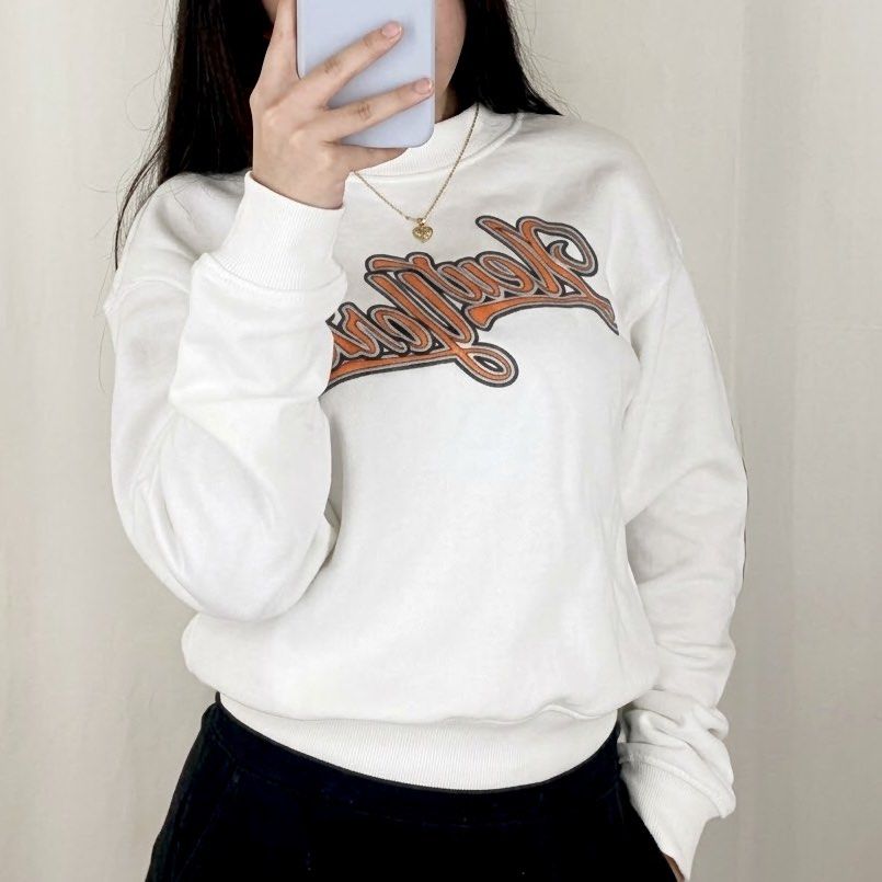 PRELOVED H & M Divided “New York” Cropped Sweatshirt (Category: Coats, Jackets and Outerwear) located in Manila. Submitted by thrifttt.com (Listing ID 1465602834, Image 2). Description: •Authentic • Color: Off-White • Condition: Preloved in Excellent Condition (Clean print, fresh fabric, no major flaws) • Note: Color may vary slightly due to lighting *Mode of payment: Gcash *No COD.
