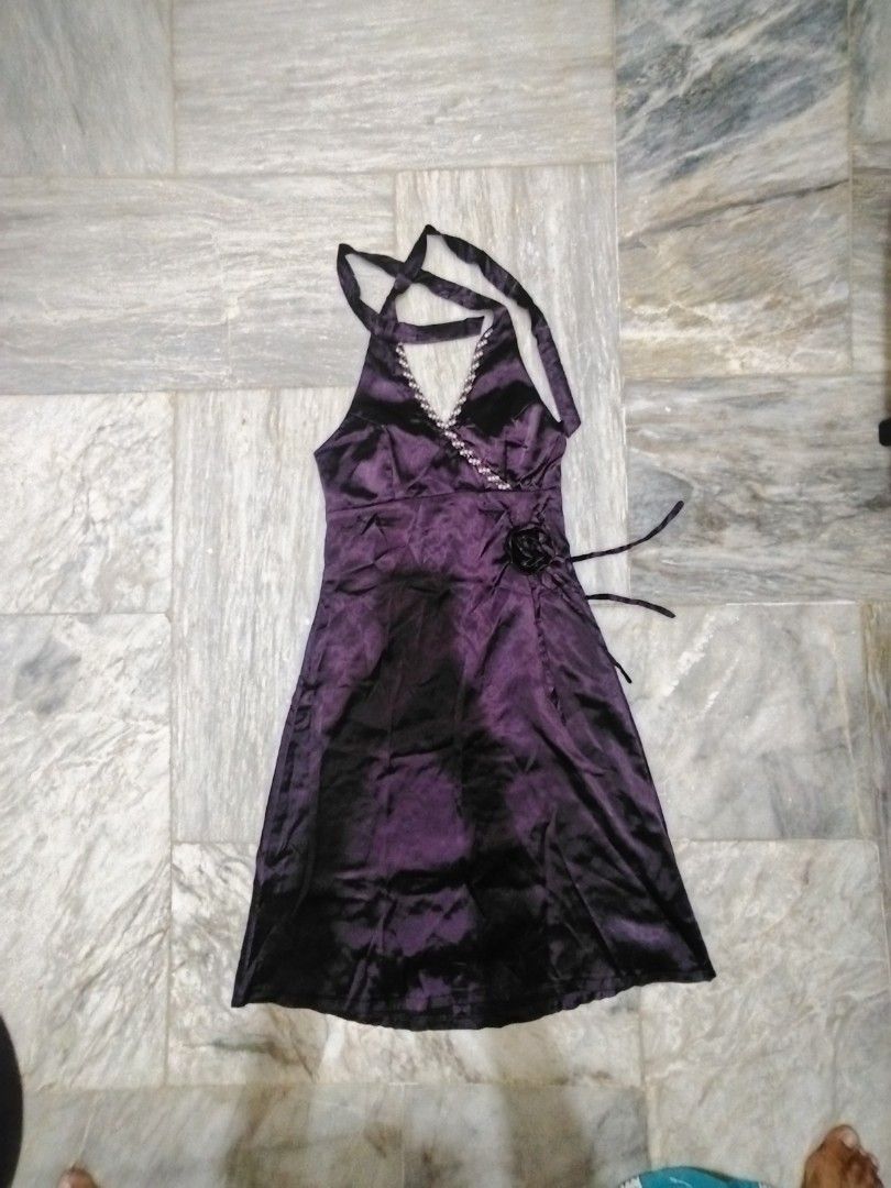 Halter dress (Category: Dresses) located in Mandaluyong City. Submitted by bravestone_7b1fa4 (Listing ID 1465705356, Image 1). Description: Xs to small.