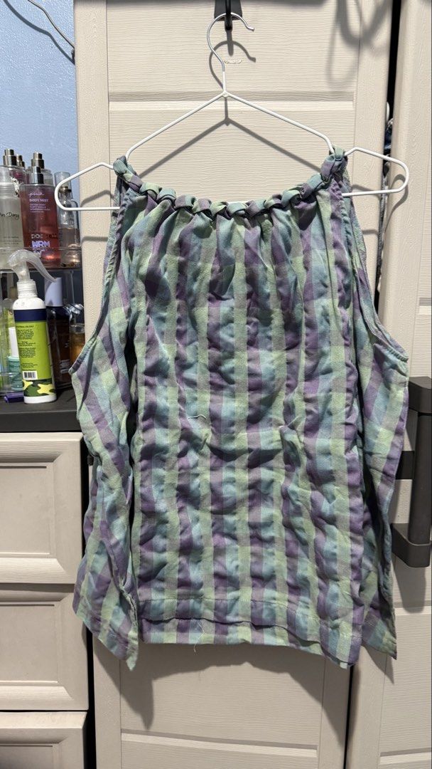 Halter Top (Category: Others Tops) located in Quezon City. Submitted by dinesaur (Listing ID 1465683693, Image 1). Description: .