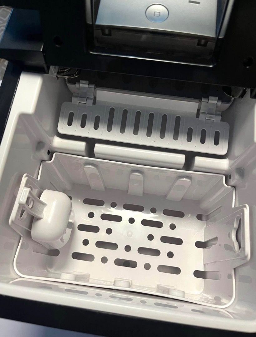 Hanabishi Ice Maker HICEMAKER-240 (Category: Refrigerators and Freezers) located in Caloocan City. Submitted by jianstarina (Listing ID 1465629871, Image 2). Description: - Brand: Hanabishi Model HICEMAKER-240 - Color: Silver and Black - Condition: Tested, working great, and clean interior - Capacity: 2.2L water tank, produces up to 12 kg of ice in 24 hours - Storage: Holds up to 99 pieces of ice - Features: Manual water addition, 100 watts power