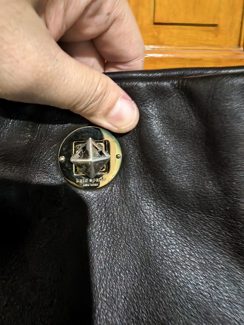 Handbag (Category: Shoulder Bags) located in Manila. Submitted by khulet2008 (Listing ID 1465667915, Image 3). Description: K-A-T-E ♠️ handbag only Spacious. Clean. Good condition What you see is what you get. Choco brown color.