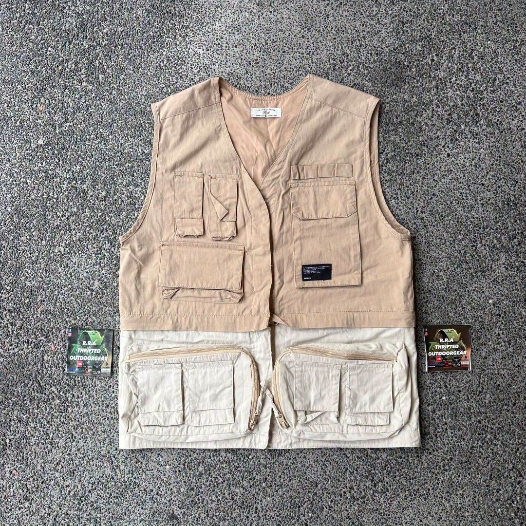Hisso Vest (Category: Vests) located in Caloocan City. Submitted by rjlthrifts (Listing ID 1465696171, Image 1). Description: Hisso Vest Multi-pocket utility/cargo Excellent Condition Color Rate 10/10 S on Tag 24 Length 19 Width No Issue. Price. 1,780 Loc. South Caloocan Courier. J&T And Flash Express.
