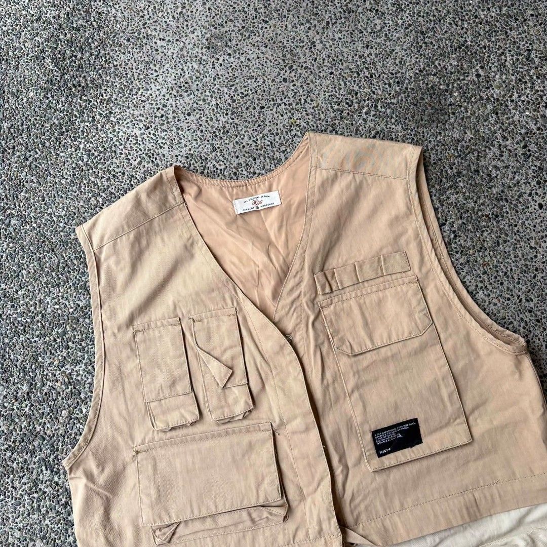 Hisso Vest (Category: Vests) located in Caloocan City. Submitted by rjlthrifts (Listing ID 1465696171, Image 2). Description: Hisso Vest Multi-pocket utility/cargo Excellent Condition Color Rate 10/10 S on Tag 24 Length 19 Width No Issue. Price. 1,780 Loc. South Caloocan Courier. J&T And Flash Express.