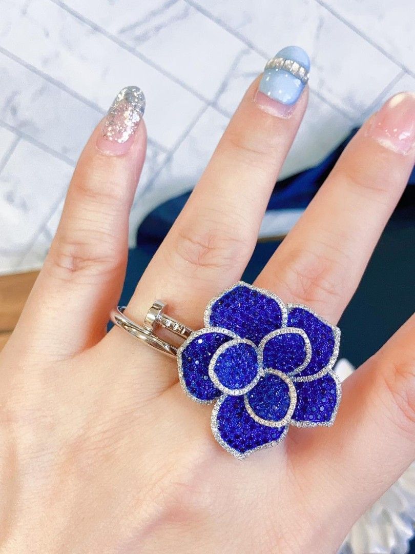 HK Setting Blue Diamond Flower Ring 18k gold (Category: Rings) located in Manila. Submitted by primejewelry (Listing ID 1465639628, Image 2). Description: .