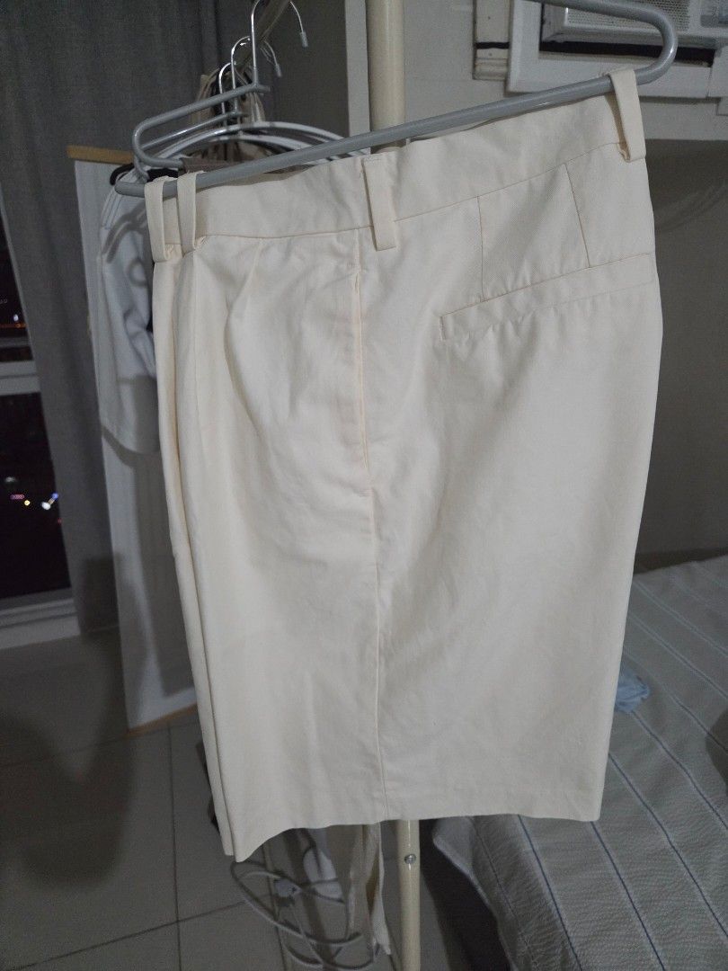 H&M and Zara Men Bottoms (Category: Shorts) located in Makati City. Submitted by maaka001 (Listing ID 1465709927, Image 2). Description: Selling a bundle of 3 shorts (Zara & H&M) for ₱700. All bought in 2026 and in excellent condition. Size 29. 1. Zara Shorts (RRP 2290) 2. H&M Shorts (RRP 1990) 3. H&M Long Shorts (RRP 1990).